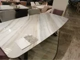 Стол DikLine KS220 керамика бежевый мрамор JA687 глянец Jasmin/опоры черные Образец в салоне ТЦ Гранд Химки