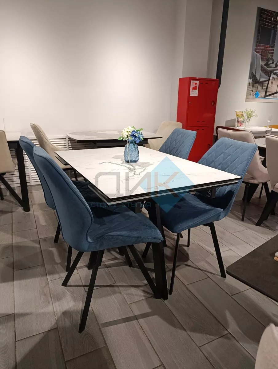 Стул DikLine 242M B8 BLUE, ножки черные Образец в салоне ТЦ Галерея ремонта