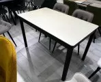 Стол DikLine DKQ120 Керамика матовый бежевый (light yellow)/опоры черные Образец в салоне ТЦ Румер