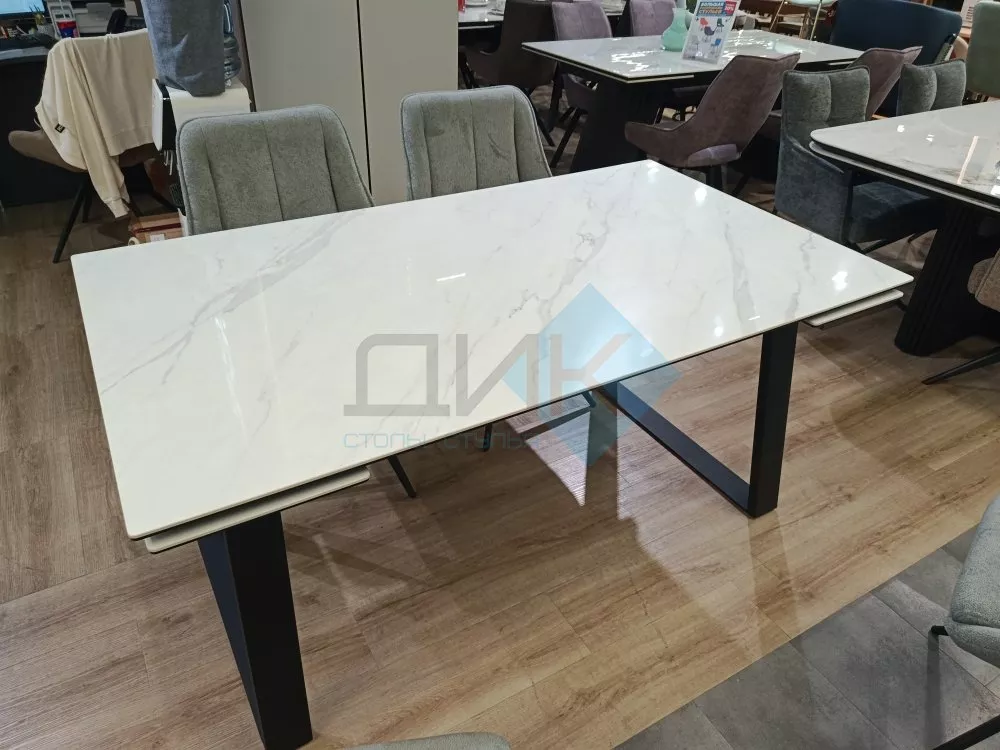 Стол DikLine DKZ160 Керамика Tianshan White (белый полуглянец)/опоры черные Образец в салоне ТЦ Авиапарк