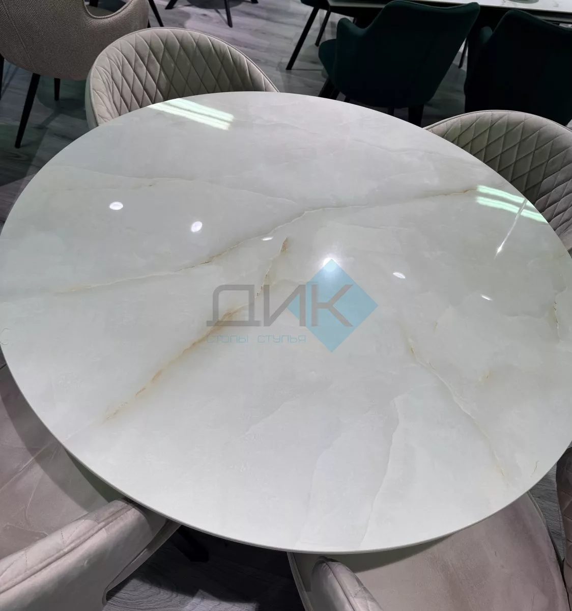 Стол DikLine AKR120 Керамика глянец Ostra Bianco/опоры черные  Образец в салоне ТЦ Миллион мелочей
