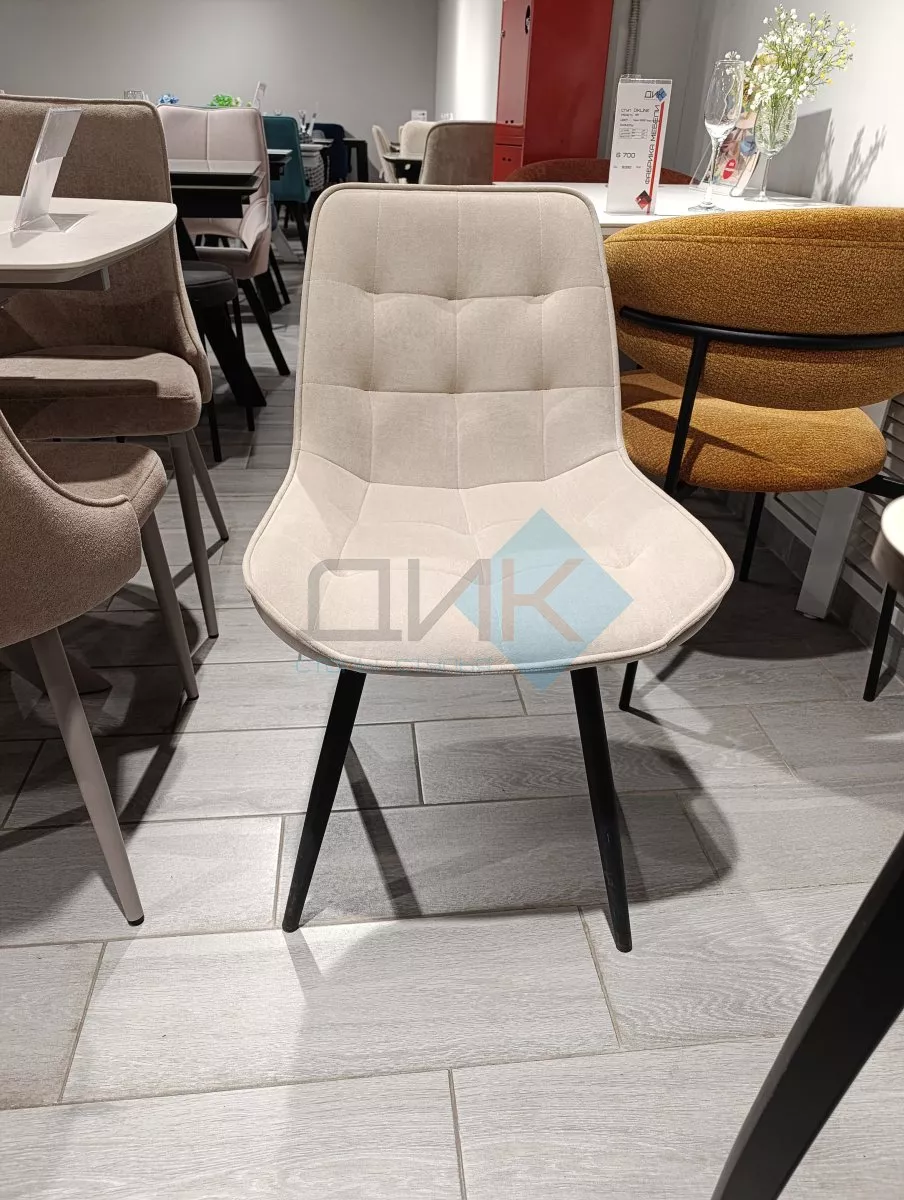 Стул DikLine 226 поворотный B03 BEIGE, ножки черные Образец в салоне ТЦ Галеря ремонта