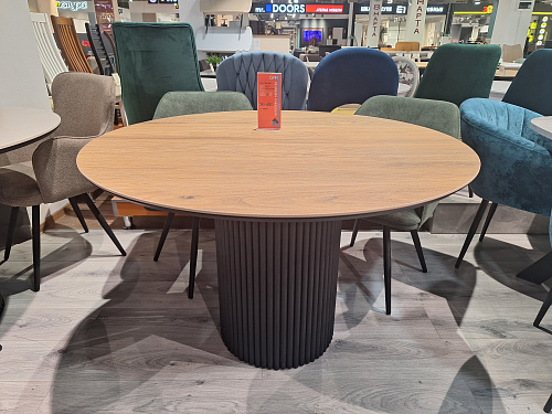 Стол DikLine AKR120 Керамика древесная OAKWOOD HONEY/подстолье черное/опоры черные Образец в салоне ТЦ Красный Кит