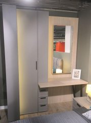 Стол туалетный + переходной шкаф + подсветки Образец в салоне ТЦ Авеню