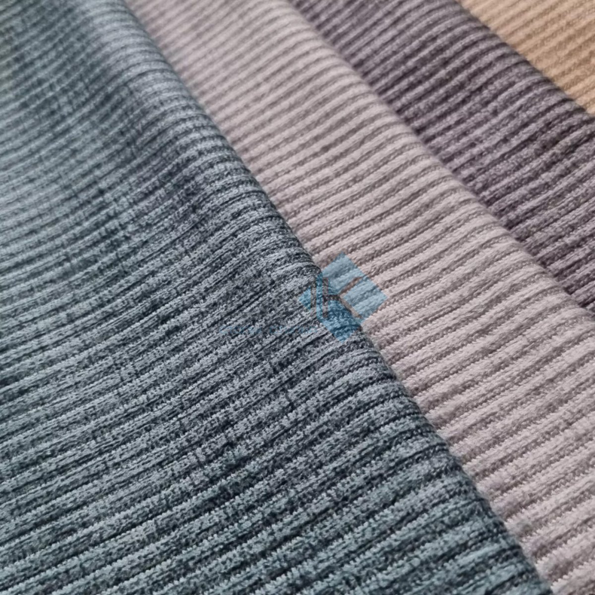 Стул DikLine 247 поворотный, AN12 бирюза, ножки черные