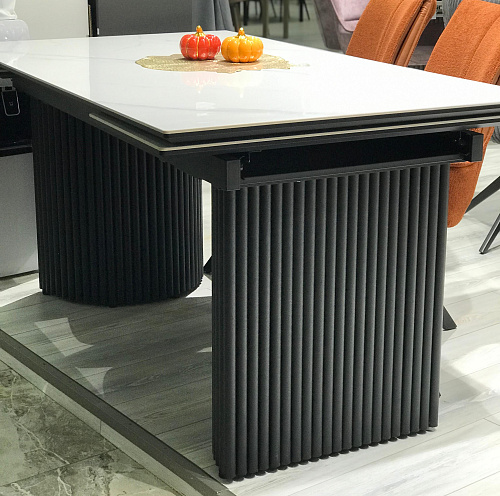 Стол DikLine IKD160 Керамика Carrara Gloss (мрамор глянец белый)/подстолье черное Образец в салоне ТЦ Гранд Химки