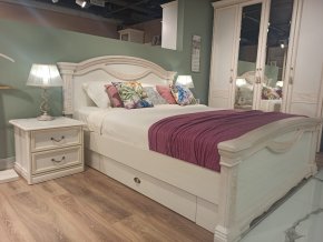 Лючия Светлая кровать и тумбы Спальня Образец из салона