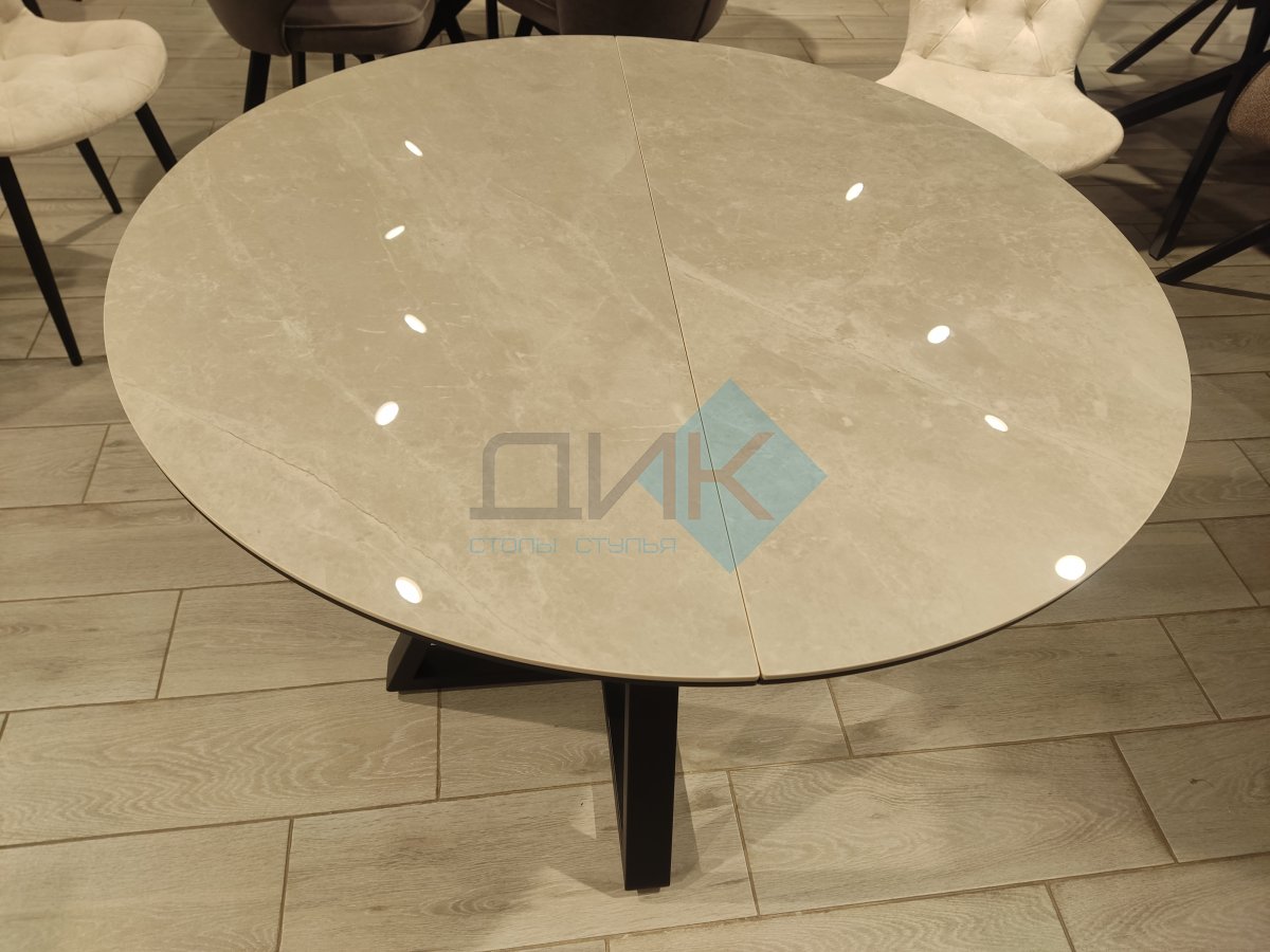 Стол DikLine SKZ100 d1000 Керамика Belgium Grey Polished/опоры черные  Образец в салоне Галеря Ремонта
