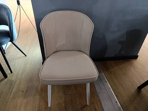 Стул DikLine 209 B03 BEIGE, ножки белые Образец из салона ТЦ Европолис