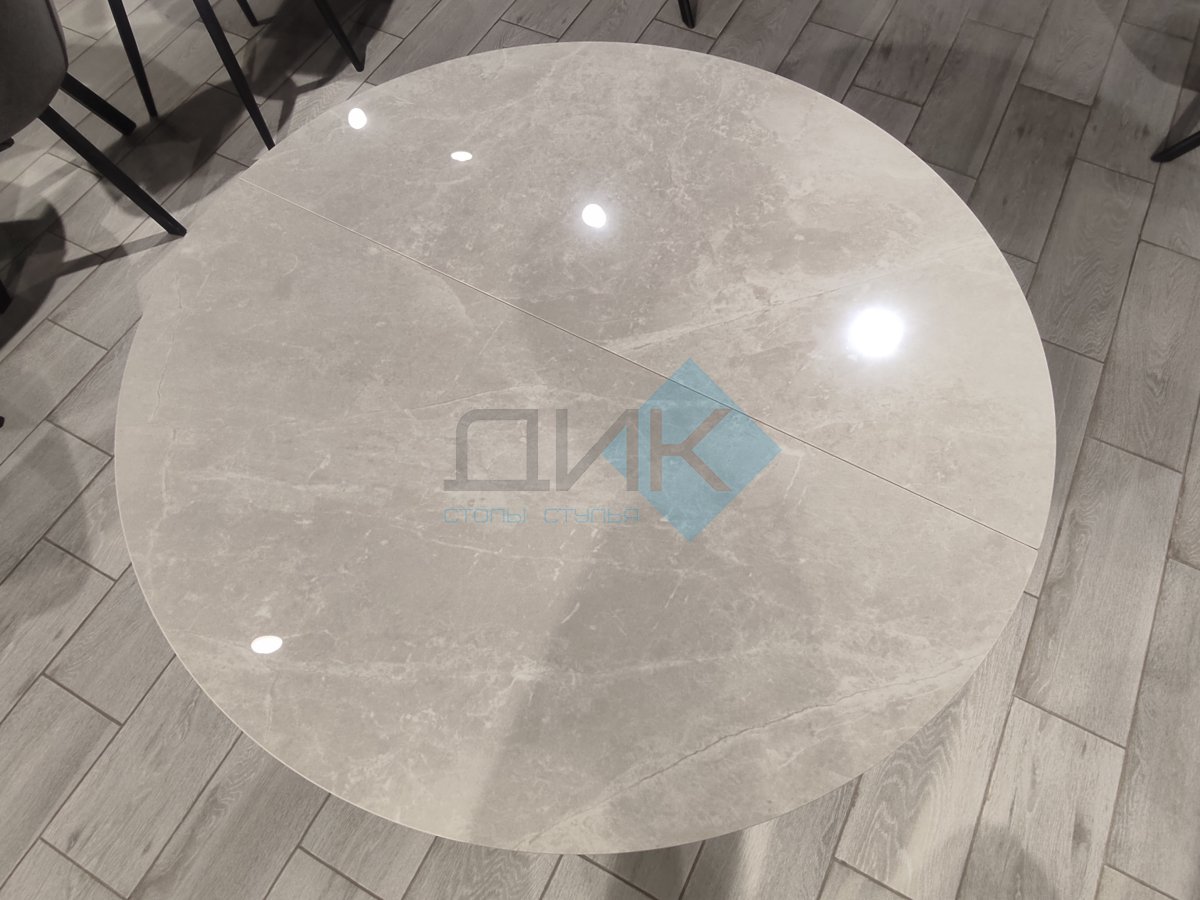 Стол DikLine SKZ100 d1000 Керамика Belgium Grey Polished/опоры черные  Образец в салоне Галеря Ремонта