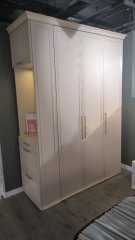 Шкаф Montreal  беж 3х створчатый + торцевой модуль для прихожей с подсветкой Образец в салоне ТЦ Авеню